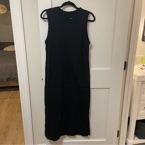 Crew neck black dress